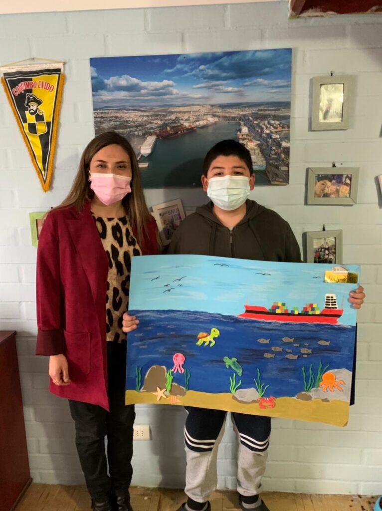 Profesora Nataly Céspedes Junto a el Alumno Fernando Montupil Catalán